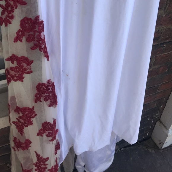 White with burgundy lace single sleeve gown - Picture 2 of 5